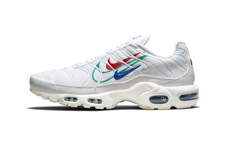 Nike White Running Sneakers with Black Swoosh and Multicolor Accents Buy Nike Air Zoom Pegasus Premium  main image 3