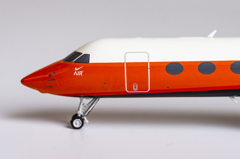 Nike Air Gulfstream G550 plane Jet model 1:400 scale Diecast Orange Livery Replica