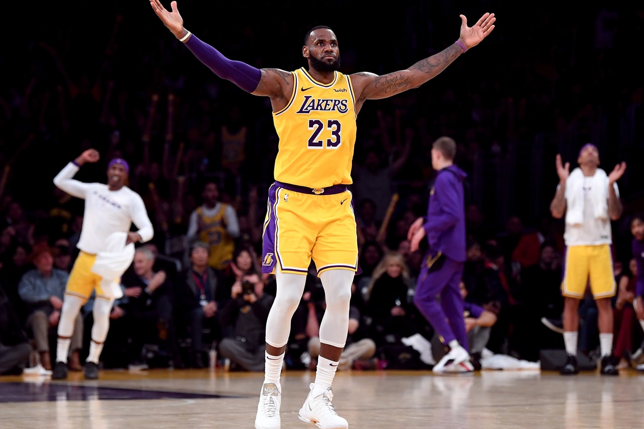LeBron James Said To Be the First Active NBA Player To Earn $1 Billion USD michael jordan los angeles lakers 