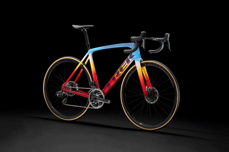 https://image-cdn.hypb.st/https%3A%2F%2Fhypebeast.com%2Fimage%2F2021%2F07%2FTrek-Bicycle-Debuts-Kaleidoscopic-First-Light-Colorway-Ahead-of-the-Olympics-3.jpg?cbr=1&q=90