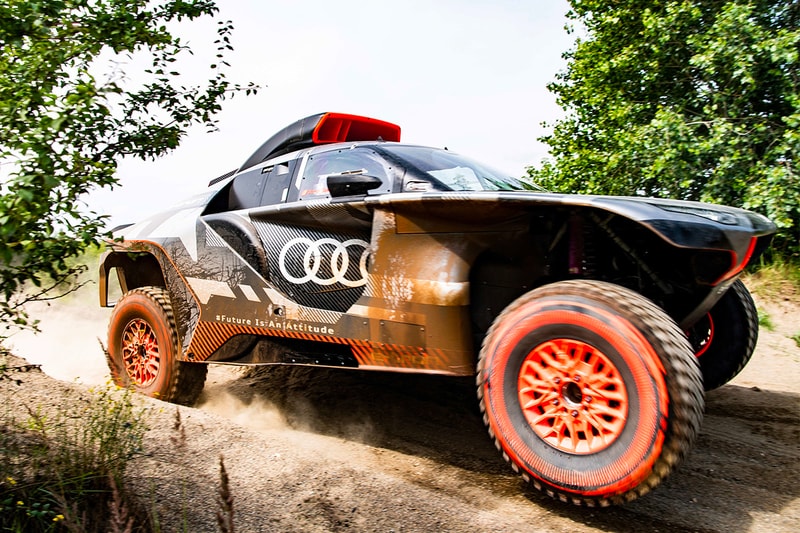 Audi’s 2022 Dakar Rally RSQ E-Tron off-Roader Might Be Its Most Monstrous EV Racer hardcore truck electric vehicle german car
