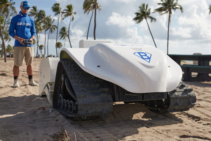 This Solar-Powered Robot Is Basically a Beach Cleaning Roomba