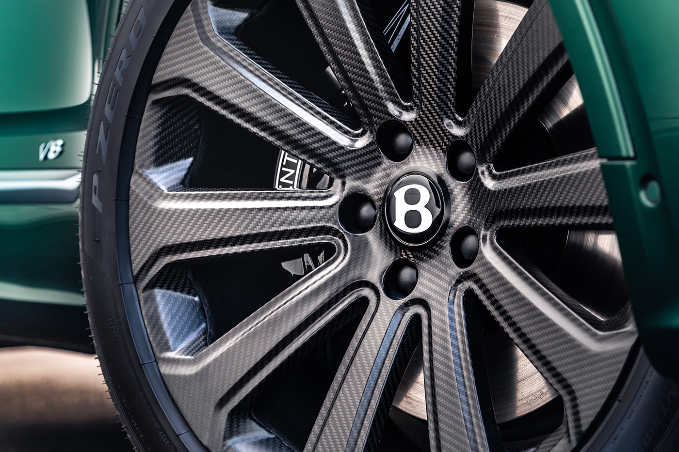 Bentley Mulliner Bentayga 22 inch Carbon Fiber Wheel info supercars luxury sports SUVS cars automotive 