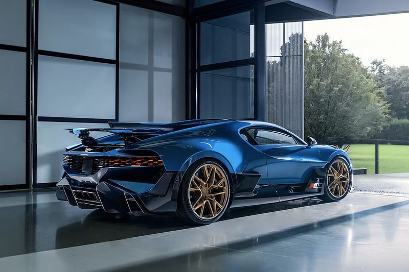 Bugatti Divo Final Model Hyper Sports Car Chiron eb 110 lm blue Carbon Fiber Coachbuilt Project Limited Edition Car Closer Look