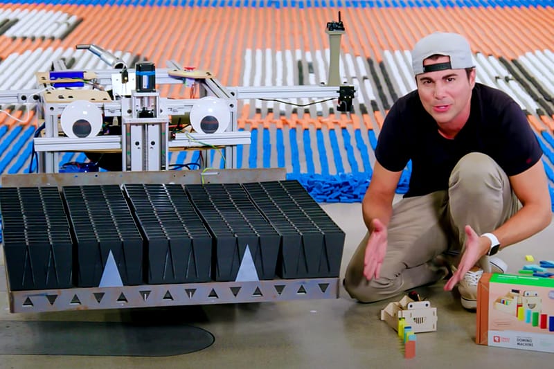 Watch This Robot Build a 100,000-Domino 'Super Mario Bros' Mural in a Day
