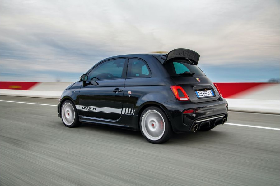 Fiat 500 Abarth 695 Esseesse Limited Edition Small Tiny Italian Hot Hatch City Car Micro Towncar Collectors Akrapovič Exhaust System Power Speed Performance