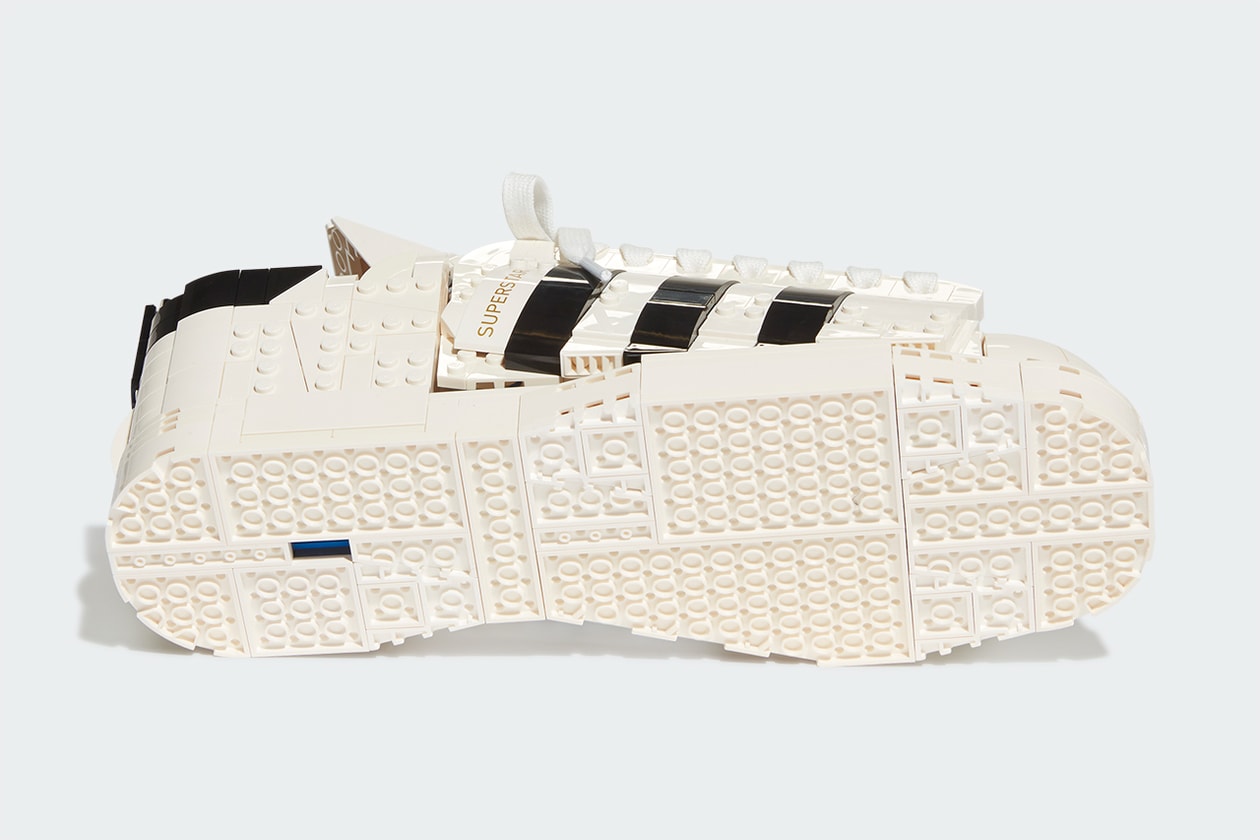 レゴグループとアディダス オリジナルス によるコラボ スーパースターが発売 adidas originals lego superstar run dmc design model sneaker footwear streetwear coffee boy japanese artist 