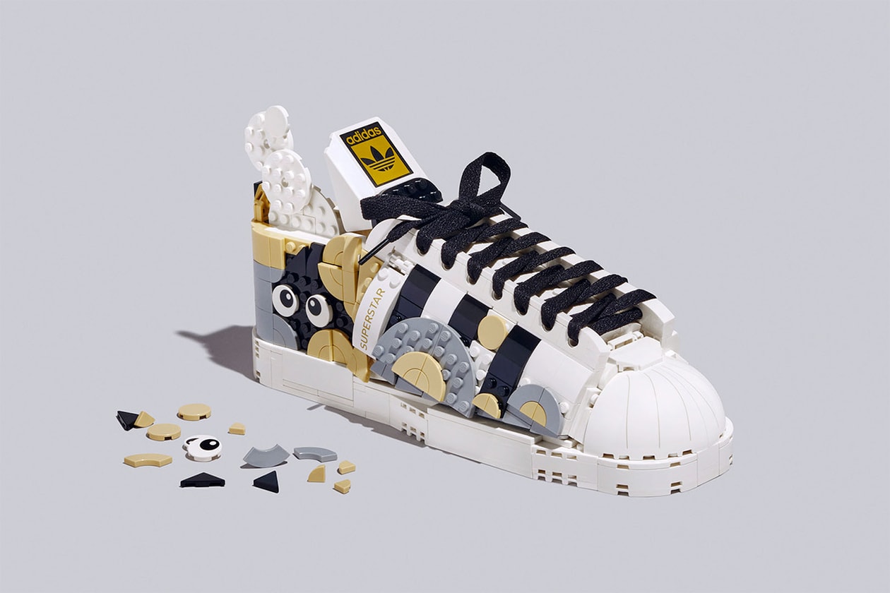 レゴグループとアディダス オリジナルス によるコラボ スーパースターが発売 adidas originals lego superstar run dmc design model sneaker footwear streetwear coffee boy japanese artist 