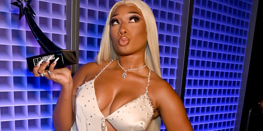 Megan Thee Stallion Stuns On 'Glamour's Women Of The Year Cover – Hollywood  Life