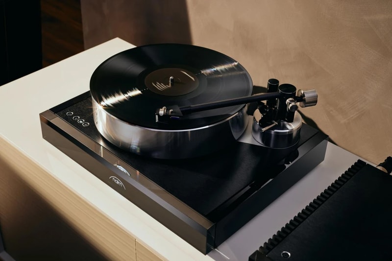 clearaudio naim solstice series turntable power supply sound stage audio audiophile limited edition equipment vinyl 