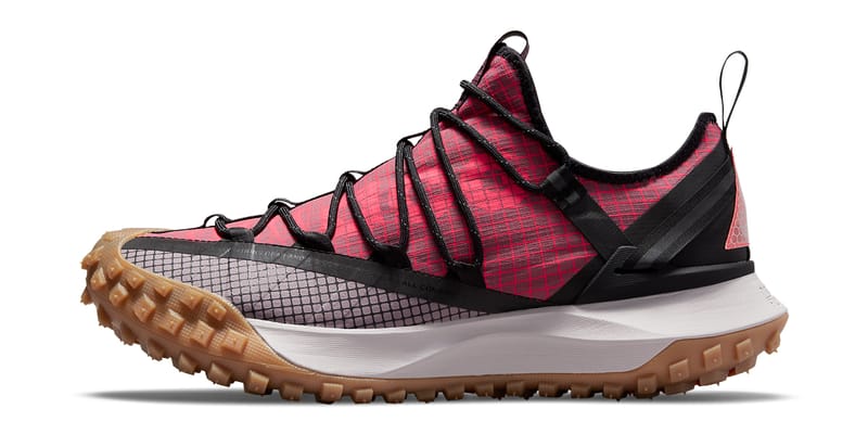 nike acg mountain fly low flash crimson