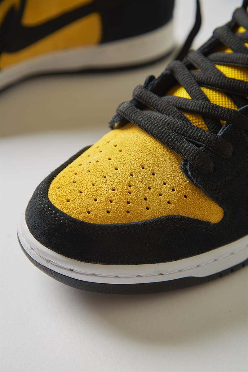 nike maize and black