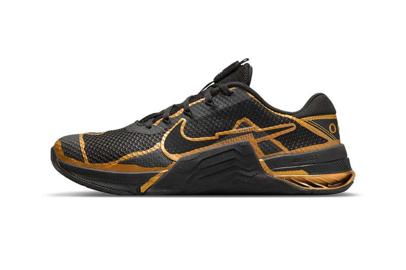 nike metcon 7 black and gold