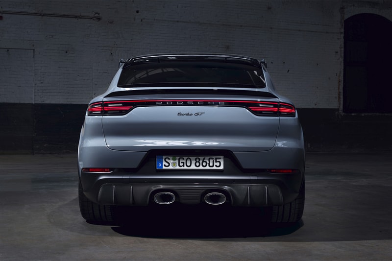 porsche 2022 cayenne turbo gt suv nurburgring lap record v8 631 horsepower 