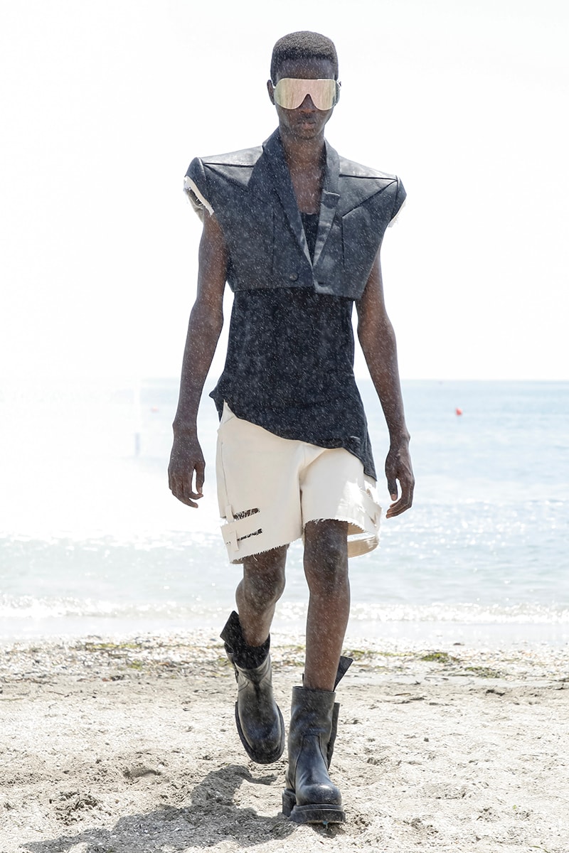 Fog Machines Added Drama to Rick Owens' Spring 2022 Collection