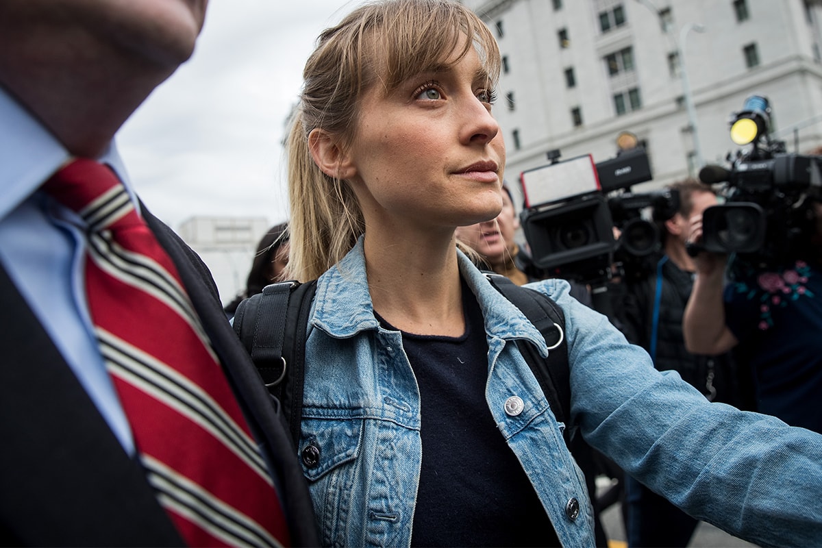 pics Smallville Allison Mack Jail https hypebeast com 2021 7 smallville actress allison mack nxivm sex cult prison sentencing