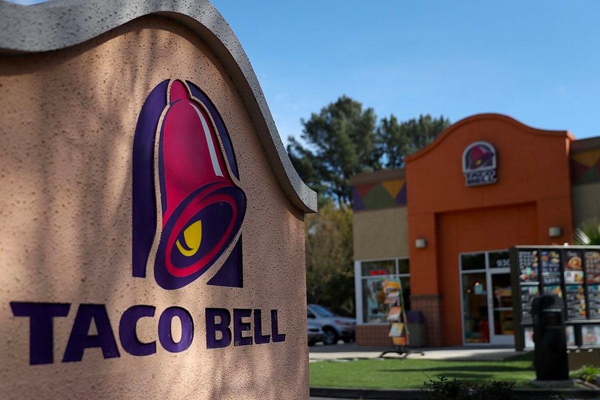 Taco Bell Faces Food Shortage Problems, Unable To Meet Menu Demands chicken beef tortilla mexican food chipotle restaurants 
