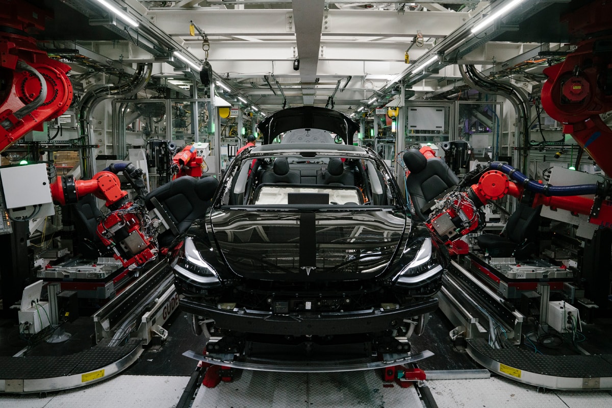 Tesla Delivered Record 201,250 Electric Vehicles in One Quarter Elon Musk EVs spacex electric cars autonomous cars model s plaid model x model y