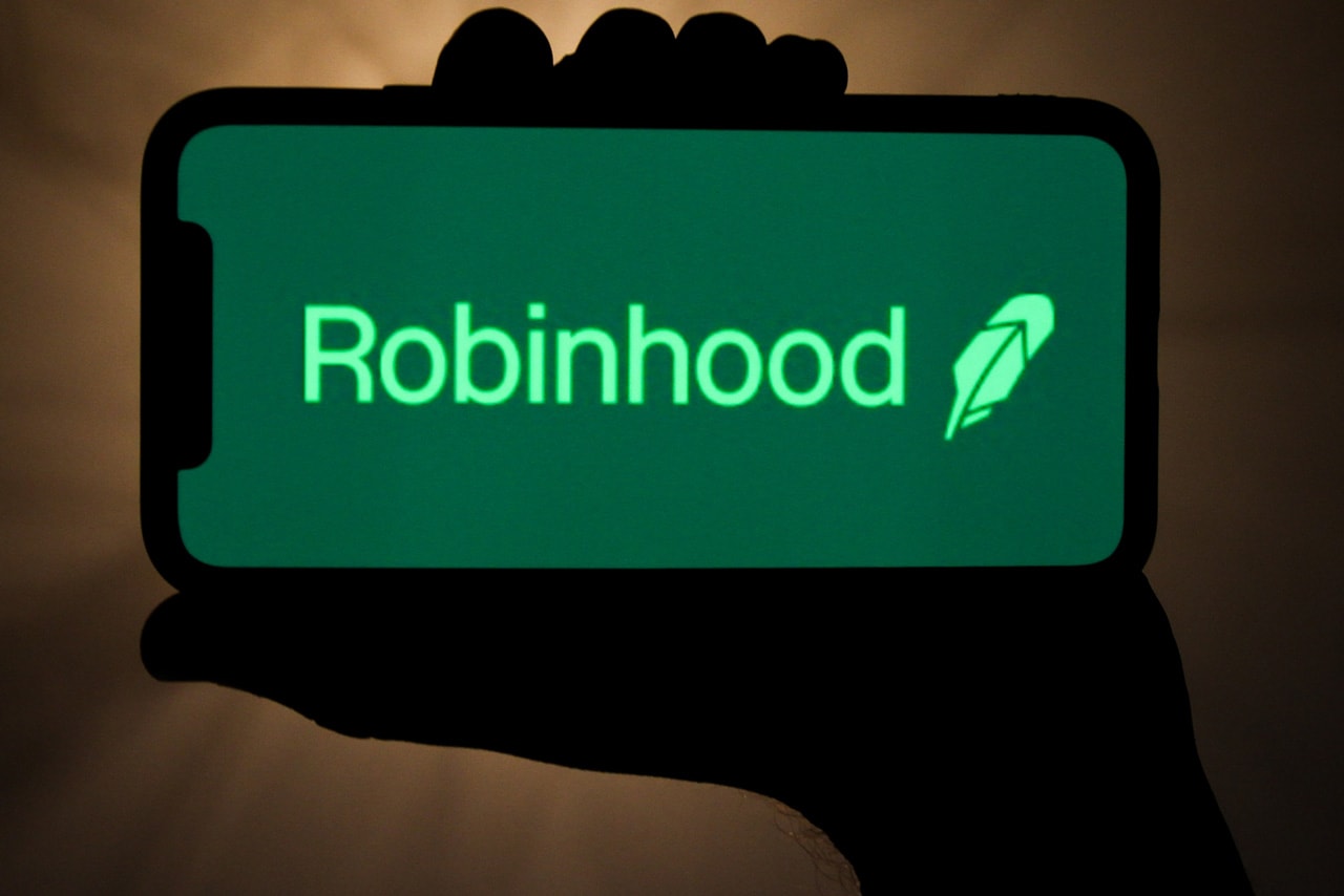 Robinhood Stock Soars in Wild Day of Trading