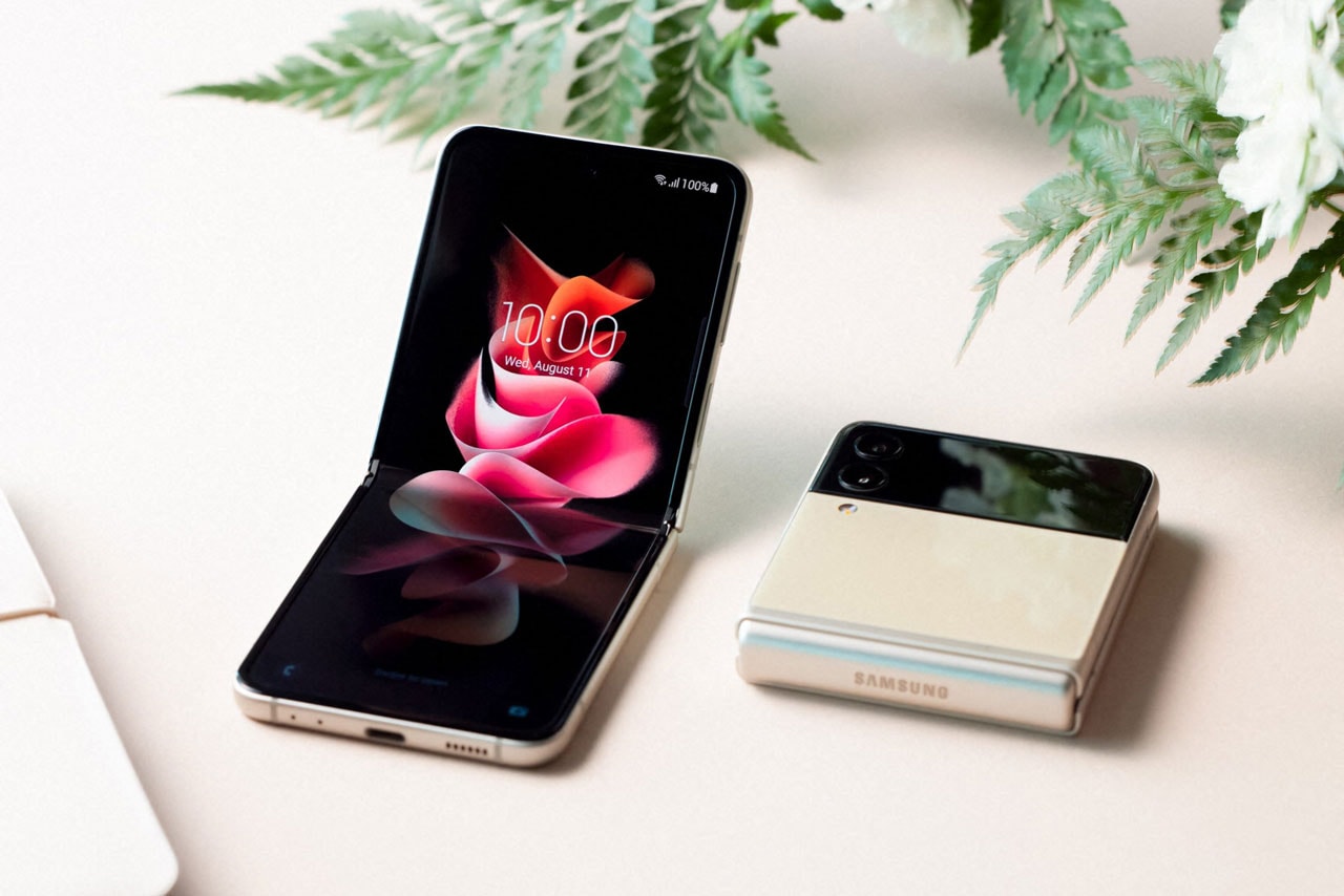 Samsung’s Galaxy Z Flip 3 Is Built for Convenience Tech
