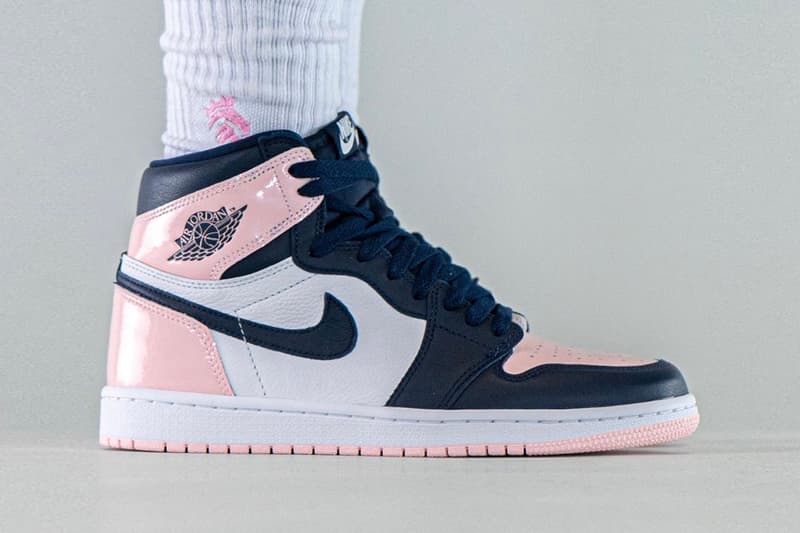 On-Foot Look Air Jordan 1 High OG Atmosphere White laser pink obsidian step mark Nike 170 USD bubblegum fall 2021 December release date 