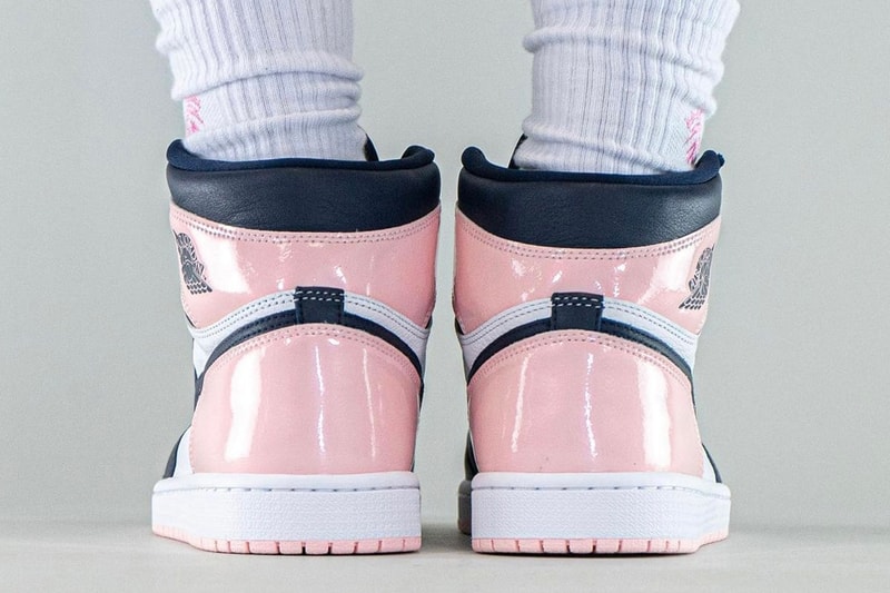 On-Foot Look Air Jordan 1 High OG Atmosphere White laser pink obsidian step mark Nike 170 USD bubblegum fall 2021 December release date 