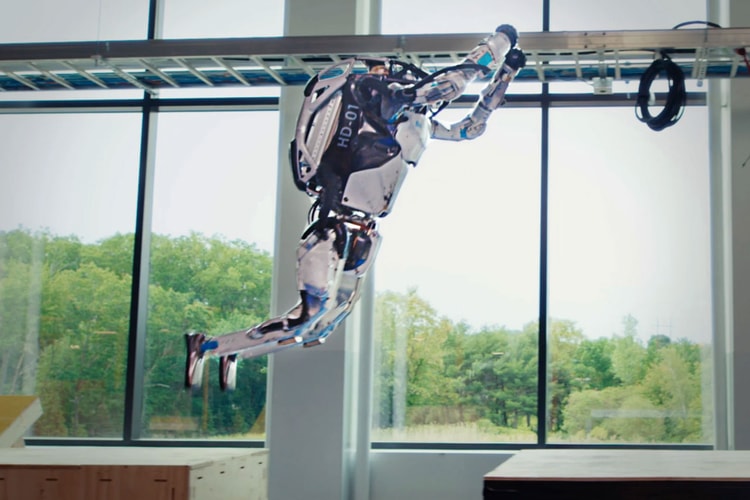 Watch Boston Dynamics' Atlas Robots Dominate a Parkour Course