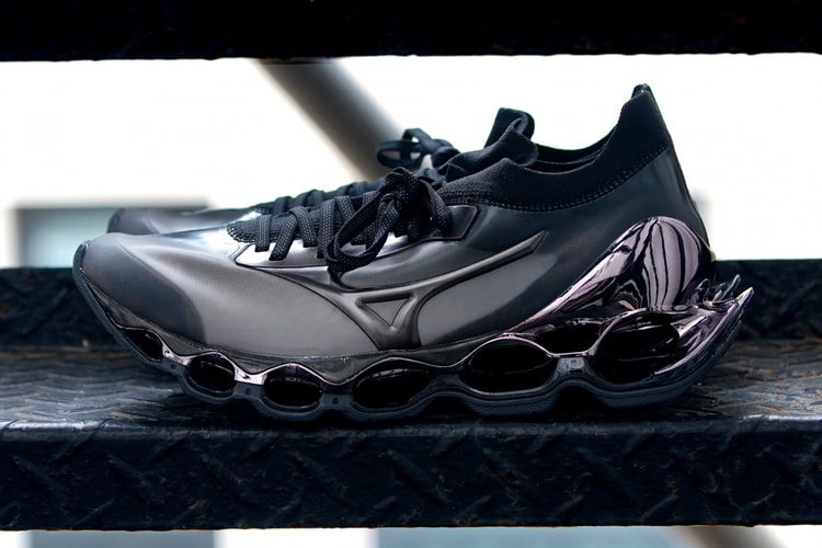 Closer Look at Hajime Sorayama x Mizuno Wave Prophecy Sorayama in Dark Grey