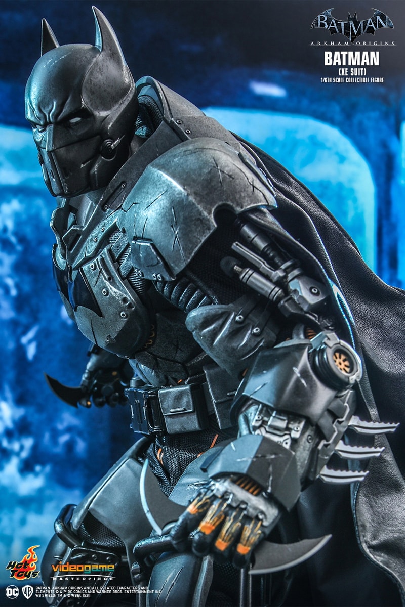 Hot Toys Batman & Cyborg 1:6 Scale Figures