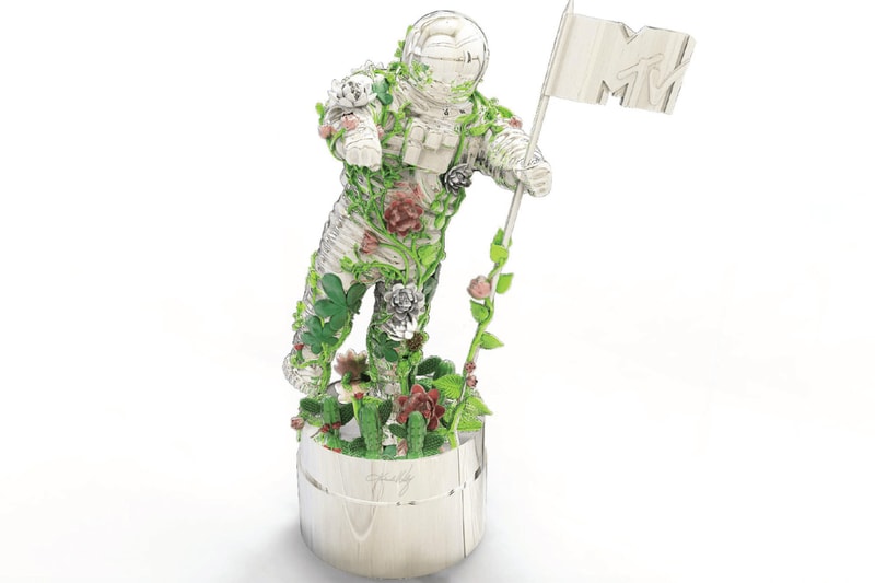 Kehinde Wiley Recreates MTV's Moonman Statues VMA