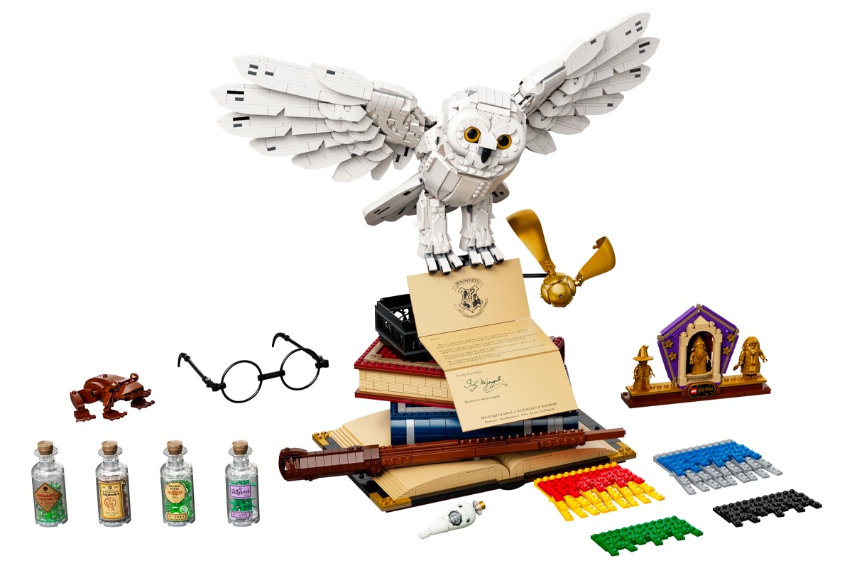 LEGO Celebrates 20 Years of Harry Potter With 3,000-Piece Hogwarts Icons Collectors Edition Set LEGO Harry Potter Hogwarts Icons Collectors Edition Release 76391 tom riddle's diary hogwarts acceptance letter hedwig gryffindor hufflepuff ravenclaw slytherin