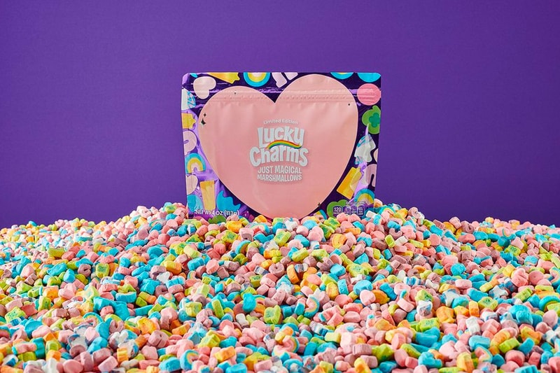 Lucky Charms Just Magical Marshmallows Are Officially Back general mills kraft hearts stars horeshoes clovers blue moons unicors rainbows red balloons cereals 