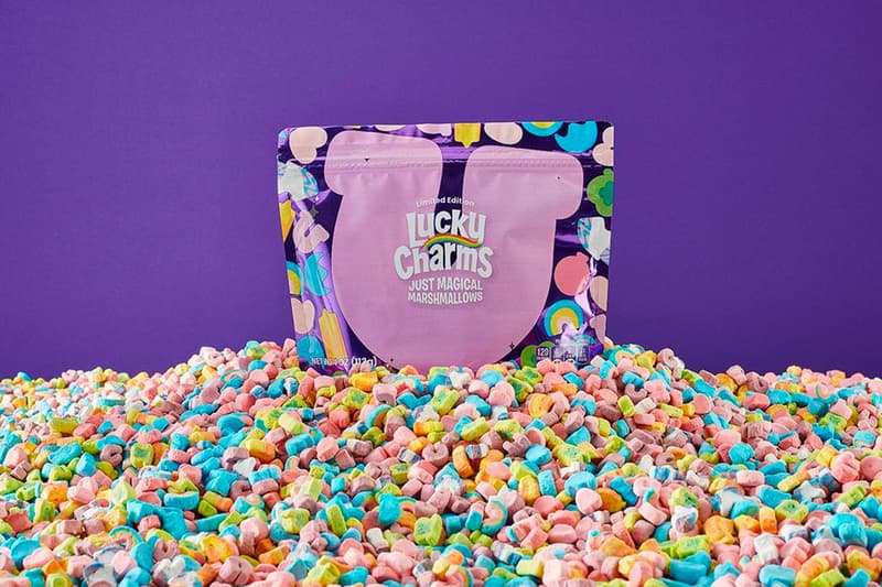 Lucky Charms Just Magical Marshmallows Are Officially Back general mills kraft hearts stars horeshoes clovers blue moons unicors rainbows red balloons cereals 