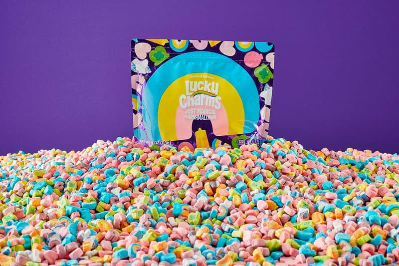 Lucky Charms Just Magical Marshmallows Are Officially Back general mills kraft hearts stars horeshoes clovers blue moons unicors rainbows red balloons cereals 