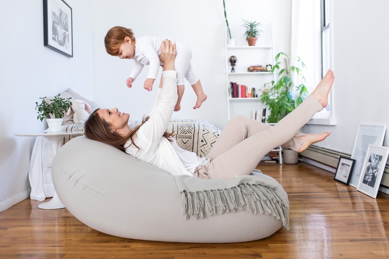 high-end, zero-gravity, relieve stress, anxiety, insomnia, PTSD, and ADHD, floatation therapy, soft stretchy, adaptive flexibility and ergonomically crafted support, 12 pounds and taking up 4 square feet of space, oon Indigo, Cosmic Ash, Space Gray, Neptune Blue, and Rose Quartz colorways high-density beads weightless cloudlike seating dense sleek new bean bag entrepreneur John Fiorentino gravity blanket sustainable manufacturing process versatile supportive fun flexible moon pod 