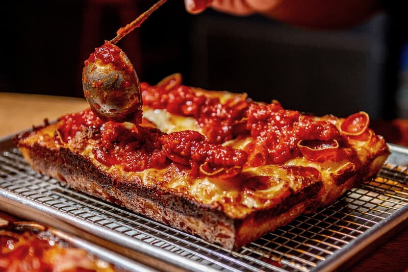 Detroit-Style Pizza Is Coming Back to Pizza Hut fast food chicago deep dish new york style pizza thick square slices pepperoni motor city double pepperoni 