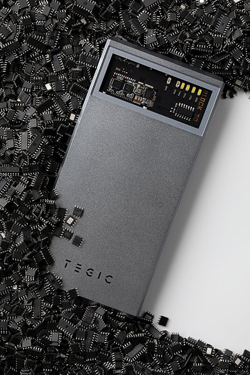 Tegic Block 30 power bank mobile phone charger mobile phones travel power charging industrial design tech 