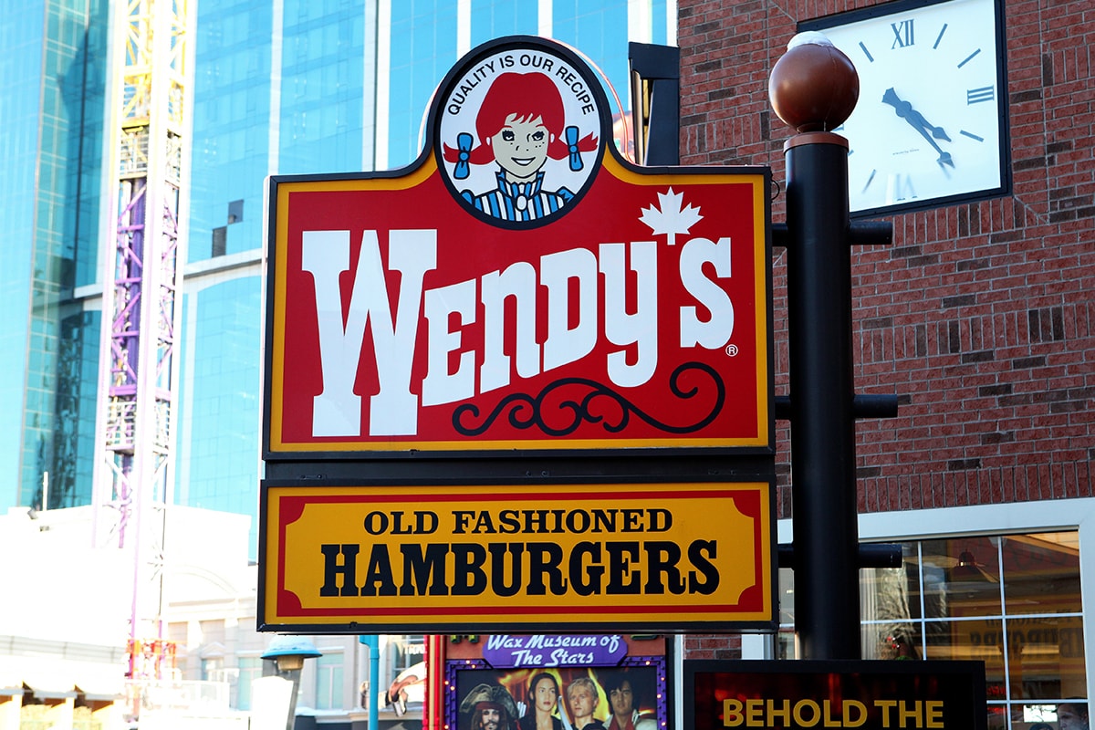 wendys fast food chain store restaurant united states of america kingdom uk us canada express delveries locations branches franchise 