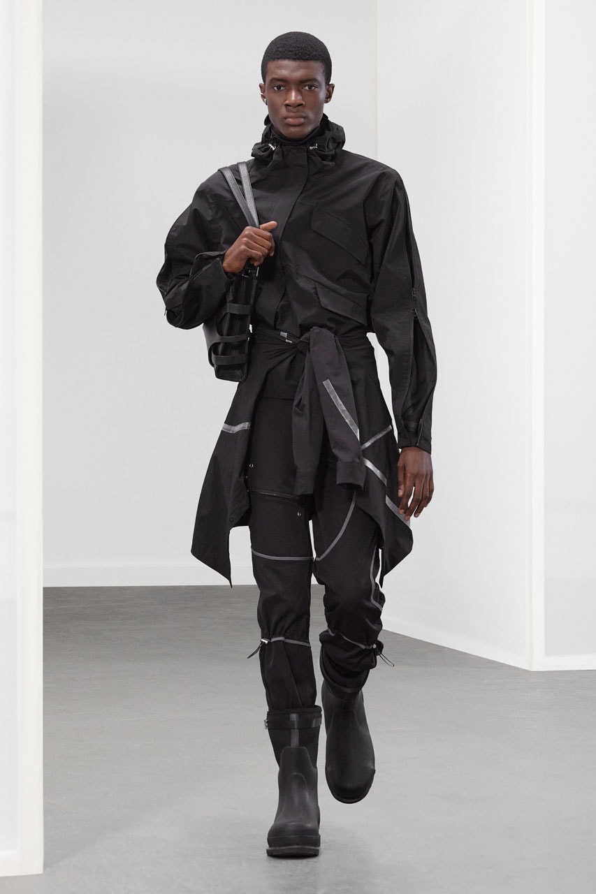 HELIOT EMIL’s SS22 Collection Continues Its Exploration of Form and Function Paris Fashion Week