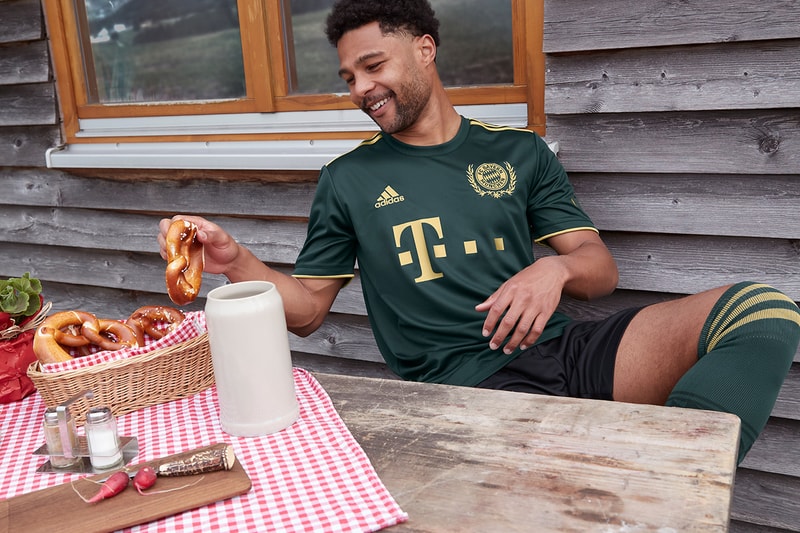 The FC Bayern away jersey for the 2021/22 Season