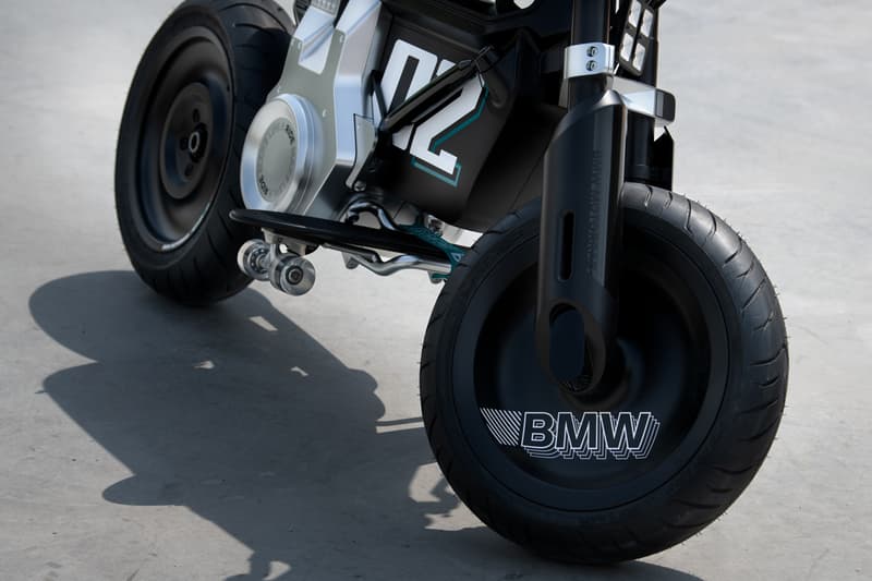 BMW Motorrad Concept CE 02 Urban Mobility Motorbike Bikes Two Wheel Transport Future Electric Vehicle EV Futuristic City Traffic 