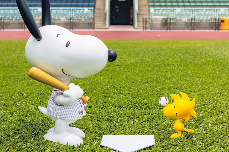 FWENCLUB Life Size Snoopy Peanuts HBX Release 2021 AllRightsReserved ARR Woodstock Baseball