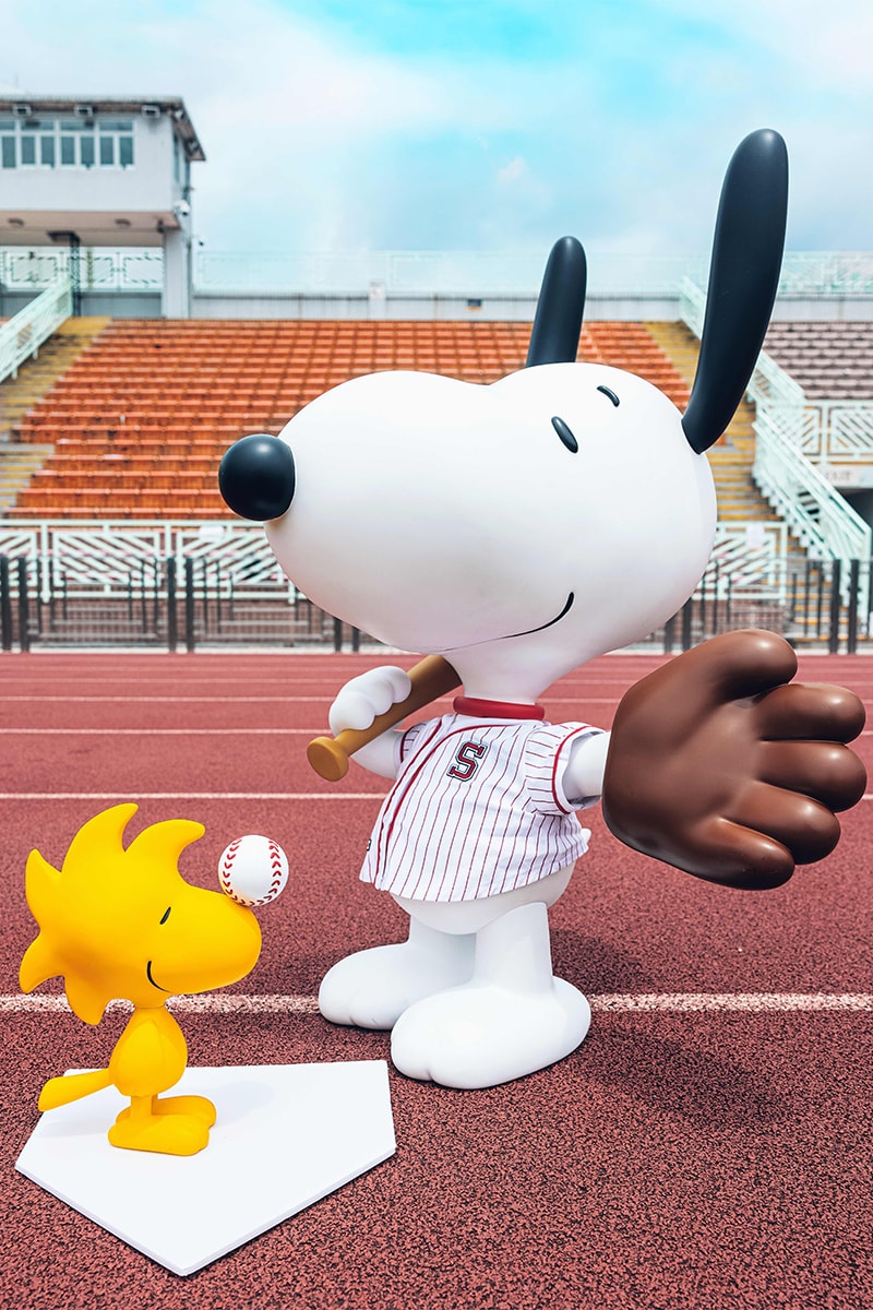 FWENCLUB Life Size Snoopy Peanuts HBX Release 2021 AllRightsReserved ARR Woodstock Baseball