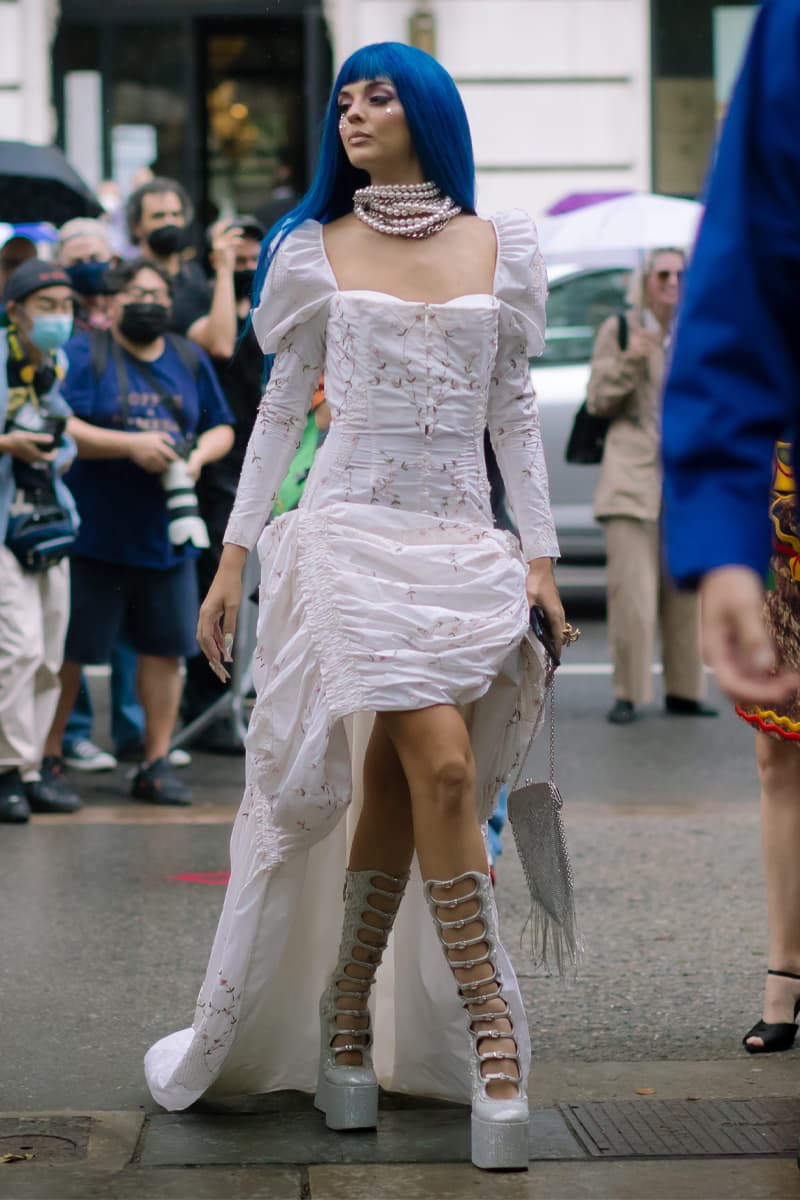 New York Fashion Week SS22 Street Style Looks Audacious Patterns and Vibrant Hues Inform New York Fashion Week SS20 Street Style spring summer 2022 new york city fashion nyc streetstyle moschino monse philip lim peter do prabal gurung nike dunks thom browne peter do proenza schouler