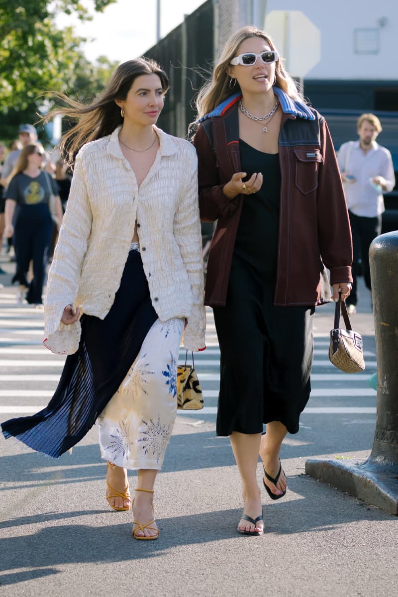 New York Fashion Week SS22 Street Style Looks Audacious Patterns and Vibrant Hues Inform New York Fashion Week SS20 Street Style spring summer 2022 new york city fashion nyc streetstyle moschino monse philip lim peter do prabal gurung nike dunks thom browne peter do proenza schouler