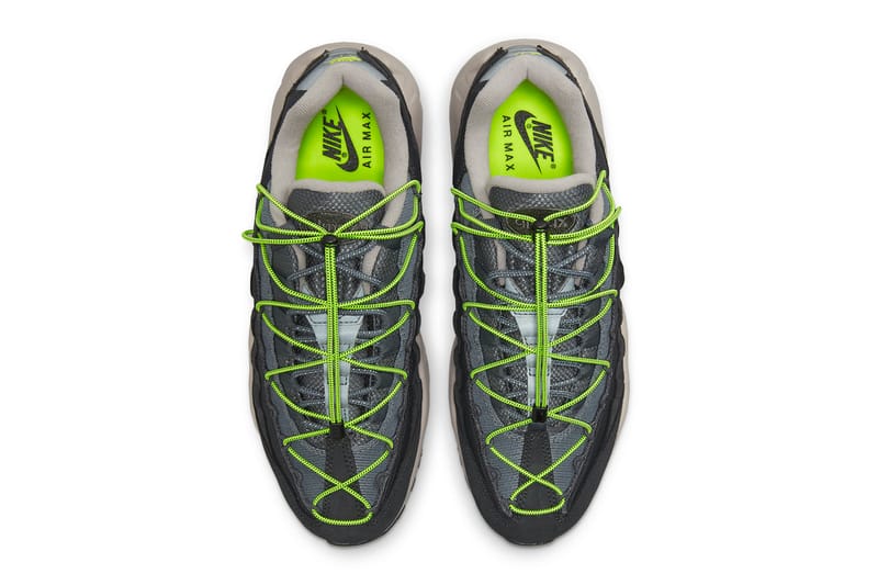 lacing up nike air max
