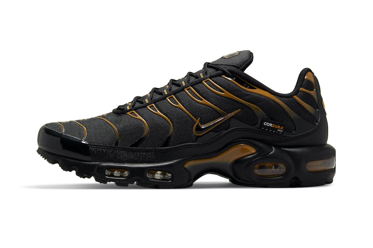 air max plus black and gold on feet