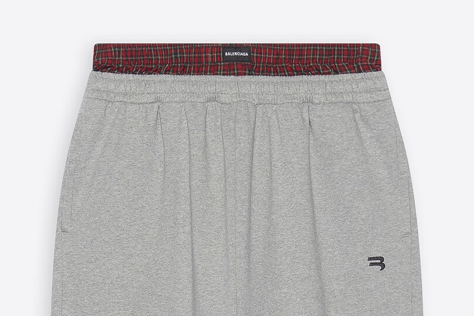 https://image-cdn.hypb.st/https%3A%2F%2Fhypebeast.com%2Fimage%2F2021%2F09%2Fpeople-arent-happy-about-balenciagas-sweatpants-with-exposed-boxer-detail-000.jpg?w=960&cbr=1&q=90&fit=max