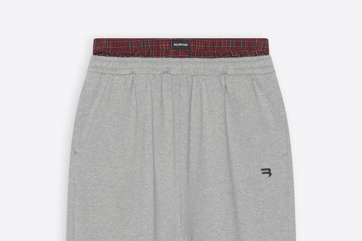 https://image-cdn.hypb.st/https%3A%2F%2Fhypebeast.com%2Fimage%2F2021%2F09%2Fpeople-arent-happy-about-balenciagas-sweatpants-with-exposed-boxer-detail-003.jpg?cbr=1&q=90