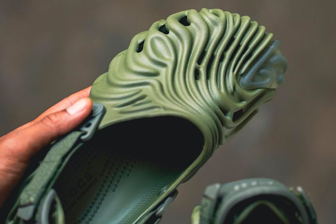 Salehe Bembury Reveals Crocodile Green and Light Mocha Crocs Classic Clogs fingerprint Be a Spunge label brand sandals shoes release date colorway summer